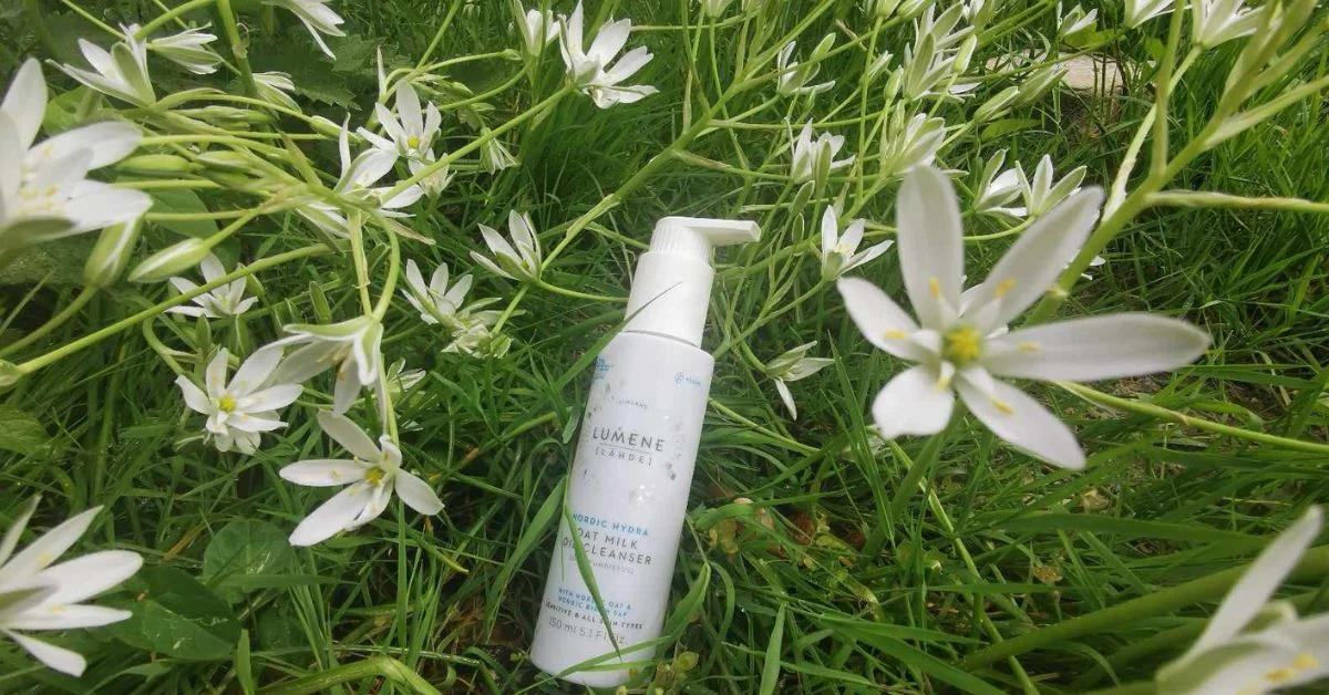 LUMENE OAT MILK OIL CLEANSER i naturen